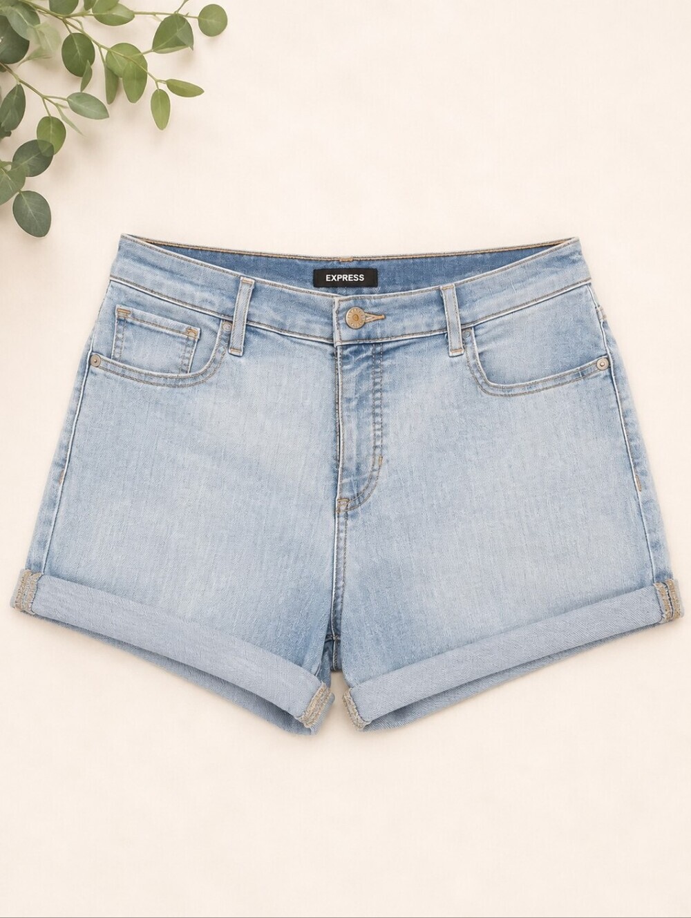 Express High Rise Cuffed Denim Shorts Size 10 Light Wash Stretch EUC